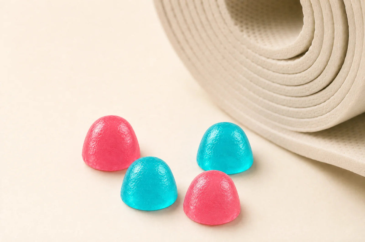 Gomitas de creatina Fills junto a un tapete de yoga — creatina sin gym
